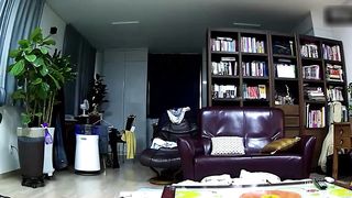 【69堂免费视频】【硬核泄密】中年夫妻做爱正在口交，闺蜜来了在旁边看，边聊天边继续啪啪