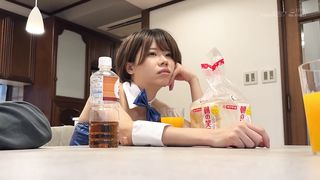 【69堂免费视频】我姐姐（27岁）是我们家的经济支柱。我姐姐在一家女孩酒吧工作，白天在家穿兔子。我拍了姐姐毫无保护的色情屁股的照片，上传到互联网上，赚了钱。