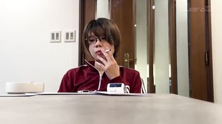 【69堂免费视频】我姐姐（27岁）是我们家的经济支柱。我姐姐在一家女孩酒吧工作，白天在家穿兔子。我拍了姐姐毫无保护的色情屁股的照片，上传到互联网上，赚了钱。