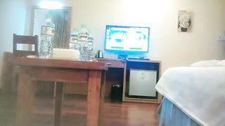 【69堂免费视频】午夜寻花柳约了个马尾辫美乳少妇，在沙发上操骑乘边操边摸奶子，翘起屁股后入抱起来猛烈撞击