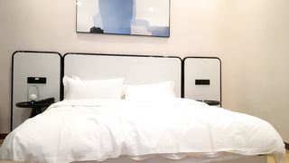 【69堂免费视频】长相甜美白裤大奶外围妹 镜头特写深喉口交 扶着小腰后入抽插猛操 骑乘打桩操的妹子受不了