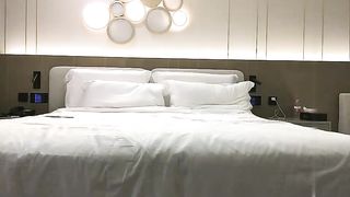 【69堂免费视频】御姐范极品性感气质长腿美女被抱在腿上玩弄