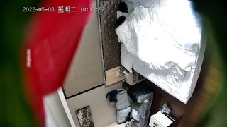 【69堂免费视频】【酒店针孔偷拍】颜值女学生和跑友花样操逼，激情四射，年轻人就是火力旺