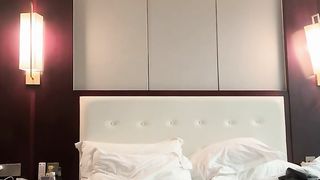 【69堂免费视频】包养的漂亮妹妹，苗条身材大长腿，趴在身上吃大吊，口活很棒，主动骑乘抽插，爽的呻吟