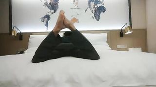 【69堂免费视频】沈先森嫖娼大师带你找外围，来两妹子留下白衣妹，特写口交大屌双腿肩上扛，侧入大力抽插猛操