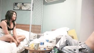 【69堂免费视频】绿帽白嫖良家妹子，聊聊天再开始操，打桩机一下下撞击，翘起屁股后入大力抽插猛操