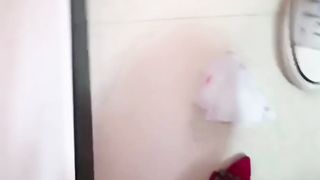 【69堂免费视频】超正点极品美少妇户外勾搭路人小处男到酒店开荤，初次舔逼有点咸还辣嘴 干逼的时候妈妈还刚好来电话