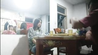 【69堂免费视频】【淫妻出轨】良家人妻和奸夫聊天谈心，喝到微醺上床激情开操