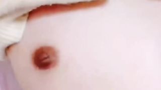 【69堂免费视频】父女乱伦事件。刚成年女儿放假回家为多要点生活费挑脱衣舞，被亲爹爆操内射