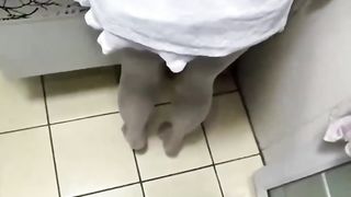 【69堂免费视频】【偷情出轨】厨房偷操大姨子，一对大奶巨乳诱死人