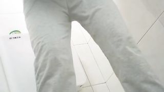 【69堂免费视频】【厕拍精品】年轻美女们上厕所，身材都很不错，粉嫩小穴喷尿很有力