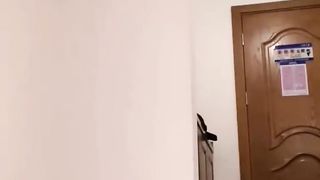 【69堂免费视频】【女王虐待】性感黑丝女王暴力踢裆踩踏