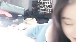 【69堂免费视频】离异巨乳少妇在闺蜜面前和炮友做爱直播，这么漂亮找个有钱老头多好