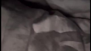 【69堂免费视频】老哥潜入大姨子我是成功舔逼吃奶，大姨子装睡？