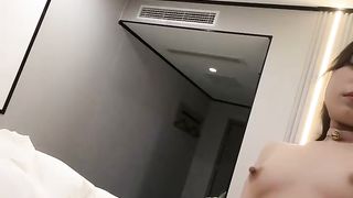 【69堂免费视频】假吊插穴自慰，爽的流白浆，穿上黑丝袜