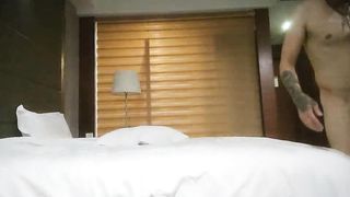 【69堂免费视频】先调情再洗澡 扣逼水声哗哗张开双腿舔逼 被操啊啊叫好喜欢