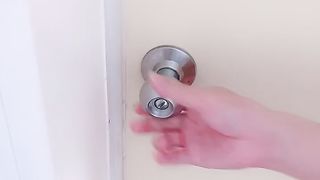 【69堂免费视频】极品甜美短裙小姐姐修长美腿站立后入撞击