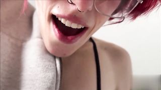 【69堂免费视频】娇小榨精机器喜欢吮吸巨大多汁肉棒