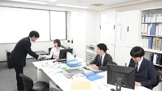 【69堂免费视频】熟人送健康。当我打电话给一个没有实际表现的送货健康服务时，一个霸道的女老板走了过来 (1)