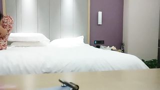 【69堂免费视频】大海浪探花腿上纹身花裙少妇 ，调情口交舔屌 ，上位骑乘扶着小腰猛操 ，毛毛浓密被操叫的很大声