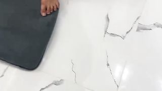 【69堂免费视频】年轻小妹的群P盛宴，全程露脸大秀直播，妹子多小哥哥更多