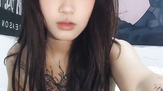 【69堂免费视频】极品尤物纹身美少女！男友在家操逼秀！吸吮吃屌按头插嘴，站立后入爆操，射的有点快，假屌插穴自己玩