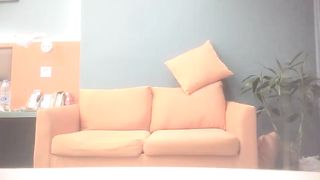 【69堂免费视频】高筒靴甜美外围美女被胖哥哥操的不要不要  性感包臀裙腿上纹身  撸硬直接对准插入  扛起双大长美腿 大力抽插猛操