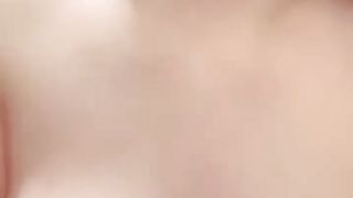 【69堂免费视频】搞的很想要，翘起屁股后入，双按摩器玩穴