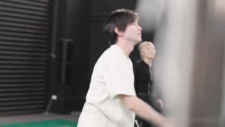 【69堂免费视频】裸体羽毛球比赛边打变口交做爱