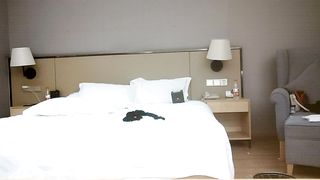 【69堂免费视频】酒店约操外围，黑丝袜极品御姐，加钟激情继续，穿上靴子爆操，怼入骚穴一顿输出