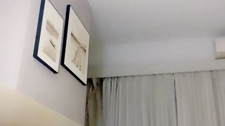 【69堂免费视频】健身小骚货，白天健身房勾搭，厕所吃屌，晚上勾搭英语老师，巨屌舔弄，第一视角后入美臀