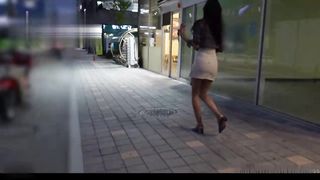 【69堂免费视频】金主跳蛋控制逛街吃饭阿西巴受不了厕所后入内射尤物拉