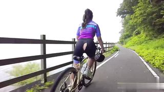 【69堂免费视频】高价解锁完整版_户外骑行被粉丝在自行车上操内射_高清1080P原版