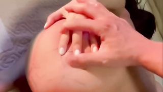 【69堂免费视频】PUA大神新约的女主第一天见面就在屁股上写字