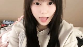 【69堂免费视频】抖音6万粉颜值小网红，榜一大哥斥巨资1v1定制福利，小妹妹掰开粉嫩小穴自慰，娇喘连连