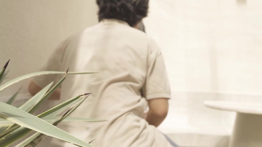 【69堂免费视频】大奶美女吃鸡啪啪_在室外扒下牛仔裤撅着屁屁无套后入_内射_回房在补一枪_哥们真能射