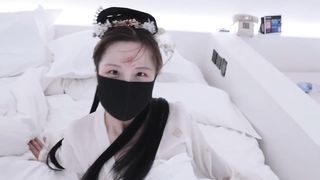 【69堂免费视频】樱花小猫_古风少女户外漏出骚穴，想要被大肉棒后入