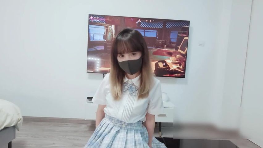 【69堂免费视频】性感JK老公在玩游戏都不放过他