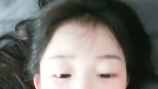 【69堂免费视频】娃娃脸嫩妹妹，娇小身材炮友操逼，无毛小骚逼，第一视角猛操，尿尿特写，娇喘呻吟不断，极度淫骚