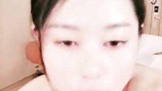 【69堂免费视频】超级骚极品御姐，牛仔裤尿尿，湿一片，性感吊带网袜，浴室水灌菊花，翘屁股喷射玩道具