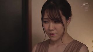 【69堂免费视频】“我要回家了……”从接到电话到老公回家……短暂的穿着NTR一乃あおい的时间_seg1