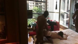 【69堂免费视频】携黑人兄弟3P燕京平面嫩模轮番上阵爆操，场面淫荡刺激