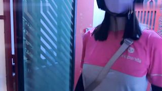 【69堂免费视频】女外送员遇上了钱没带够的小白脸，他该怎么做才能付清这笔费用？