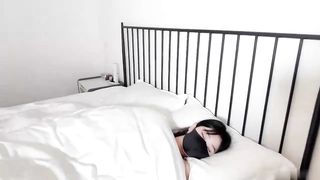 【69堂免费视频】对话太刺激了！与性感黑丝小姨子在野外车震