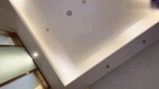 【69堂免费视频】某男企业白领分享在公司白嫖了三年的女同事，后入打的屁股都红了