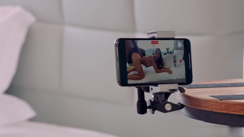 【69堂免费视频】亚历克西斯水晶火辣妻子惊喜_DeWatermark片段[1]