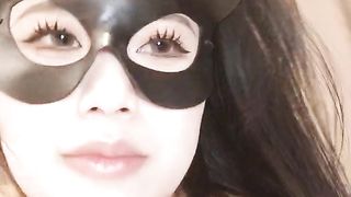 【69堂免费视频】情趣装黑丝袜，跪着埋头吃屌，张开双腿掰穴，紧致多毛骚逼