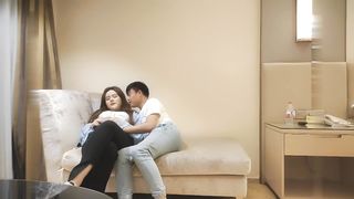 【69堂免费视频】极品网红妹，还是个人工白虎，一线天，暴插尤物激情四射