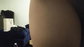 【69堂免费视频】母子乱伦大戏每晚不间断，直播间呼声最高，白嫩娇小姐姐回归，窗边啪啪，也不怕被外面看到_01_10_57_