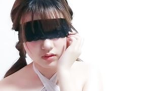 【69堂免费视频】这年轻的小妹原来是个小奶妈，镜头前发骚揉奶玩逼，特写展示给狼友看，奶子好性感自己躺着就流奶水真想舔她